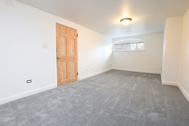 Building Photo - 5130 N Austin Ave
