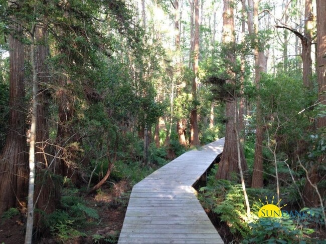 Building Photo - Fully Furnished 2 Bedroom Townhome in Cassine Garden-SRB!