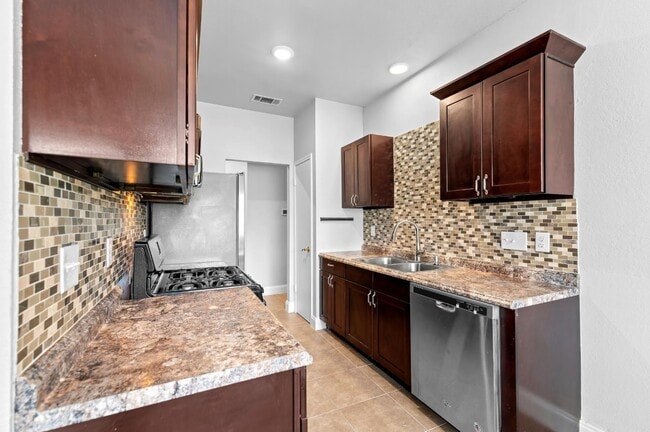 Kitchen - 1207 York Castle Dr