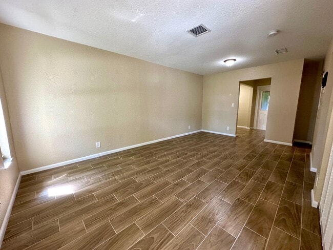 Building Photo - 9221 Silverthorne Dr