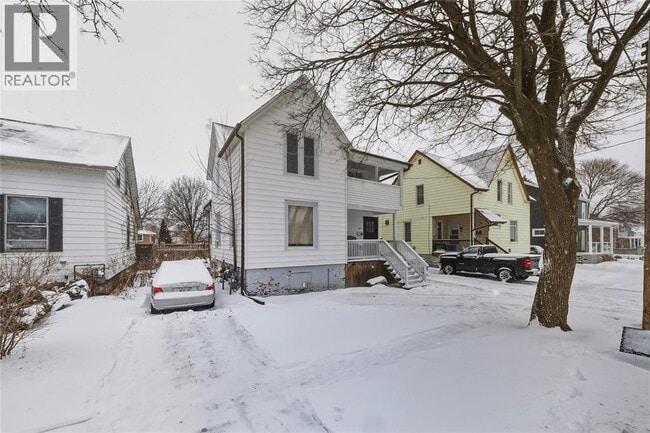 Building Photo - 165 College Ave N