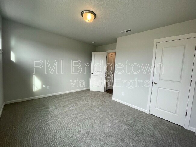 Foto del edificio - 4217 SE Fortress Ln