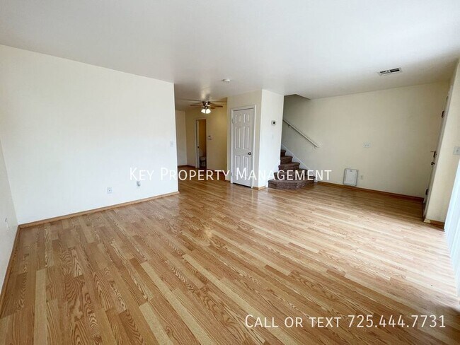 Foto del edificio - 3 BED, 2.5 BATH 2 STORY HOME IN GATED COMM...