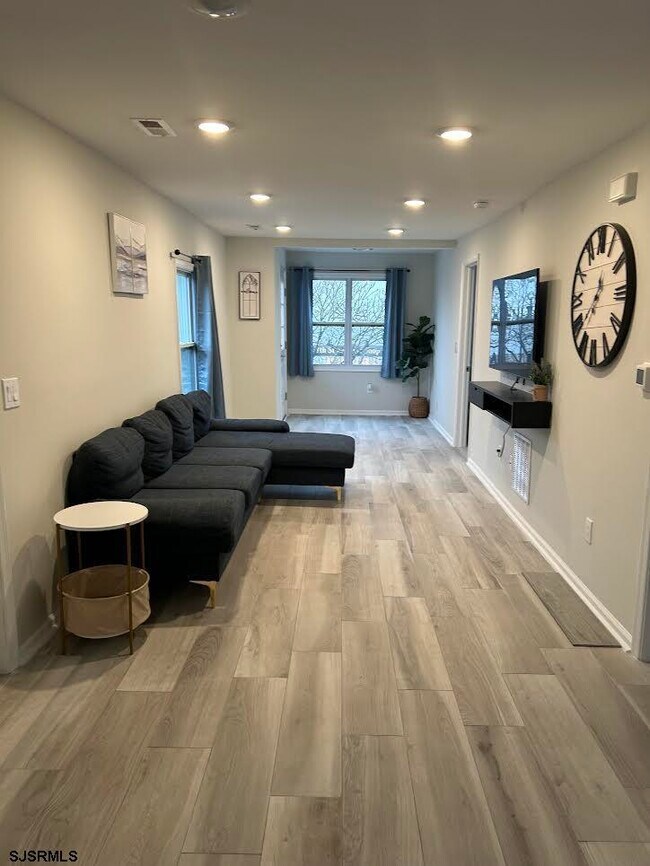 Foto del edificio - 721 Asbury Ave