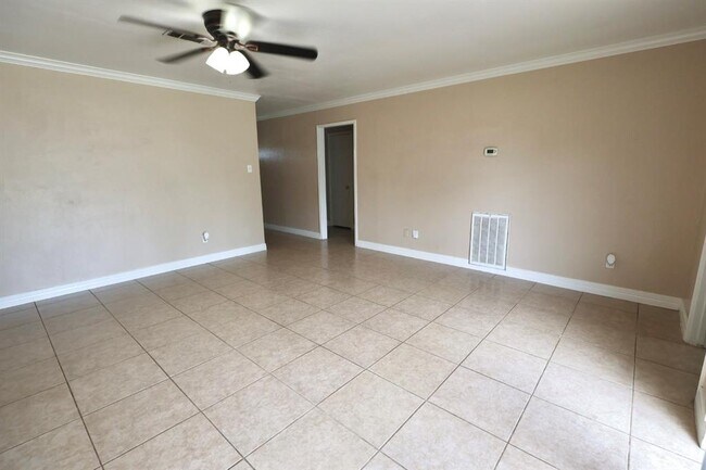 Foto del edificio - 1217 E Brown Ln
