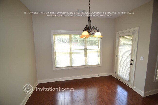 Foto del edificio - 427 Sweetwater Bridge Cir