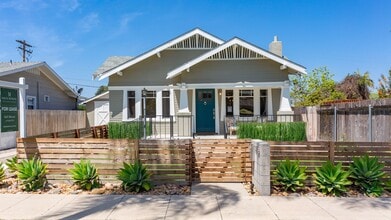 Building Photo - 4726 Vista St