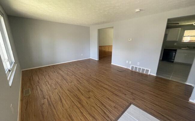 Building Photo - 831 Orchard Glen Ct