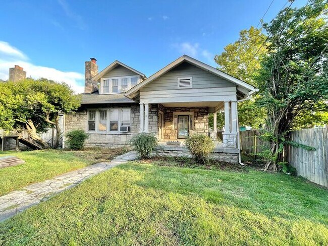 Building Photo - 2106b Acklen Ave