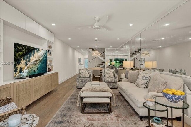 Building Photo - 6011 N Bayshore Dr