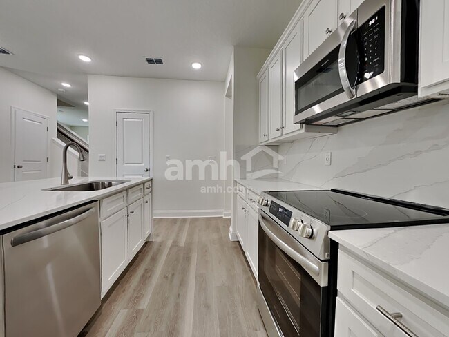 Building Photo - 11596 Bay Hl Cir