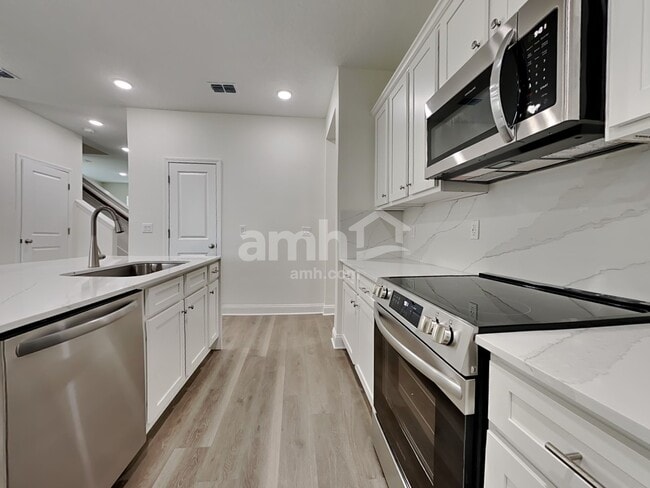 Foto del edificio - 11596 Bay Hl Cir