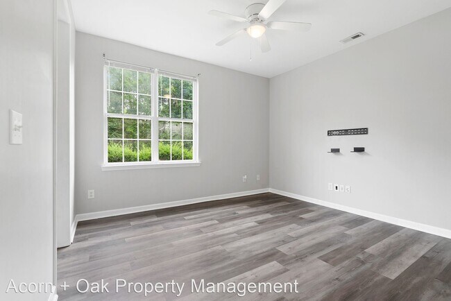 Foto del edificio - 4 br, 3 bath House - 710 Village Lake Dr