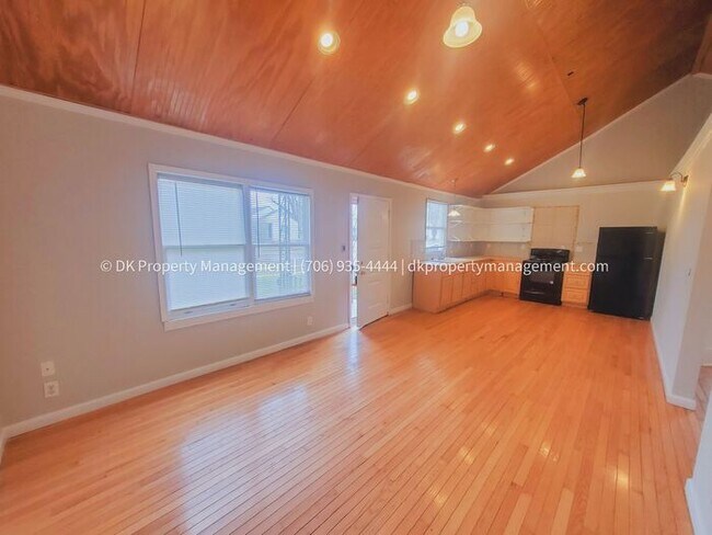 Building Photo - Cozy 2 Bedroom in Chattanooga!