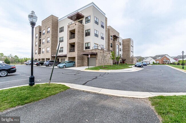 Building Photo - 8980 Fascination Ct