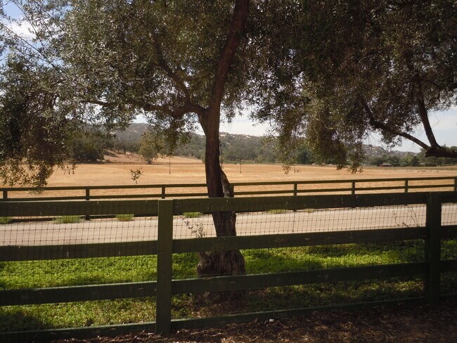 Foto del edificio - Country Living on Beautiful Melrose Ranch