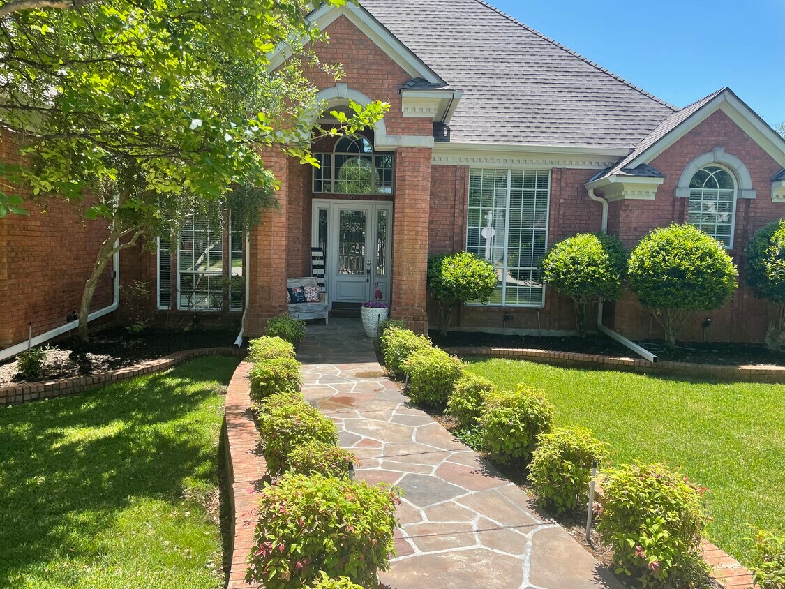 Foto principal - 914 Rush Creek Rd