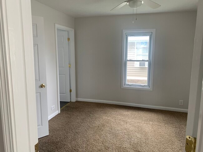 Living room - 1205 W Broadway St