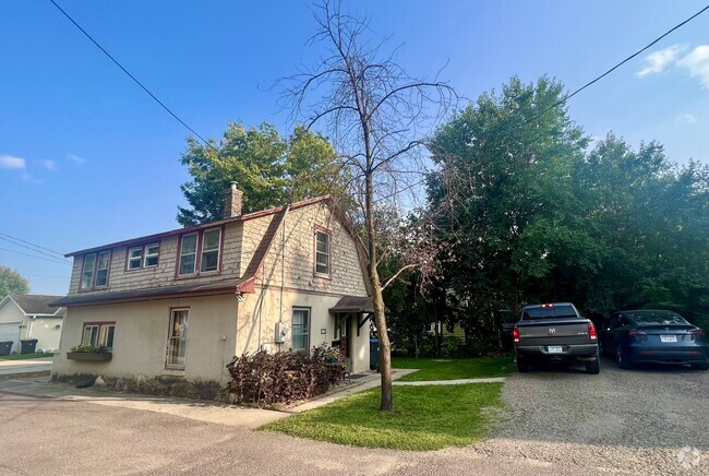 Building Photo - 819 1/2 Carney Ave
