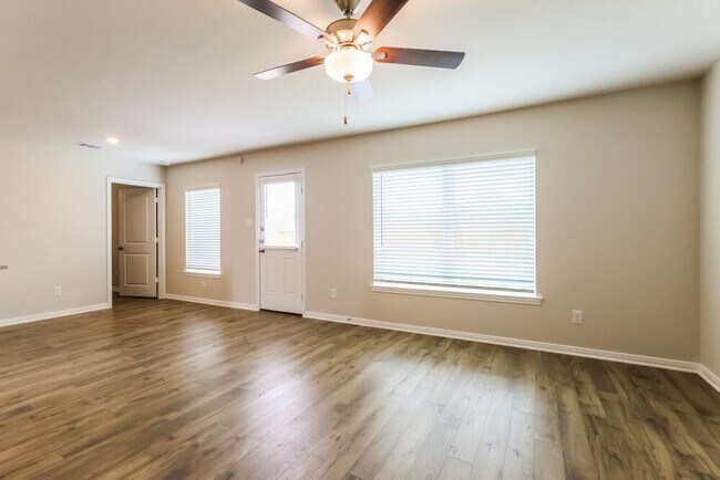 Building Photo - 400 Mustang Trot Dr