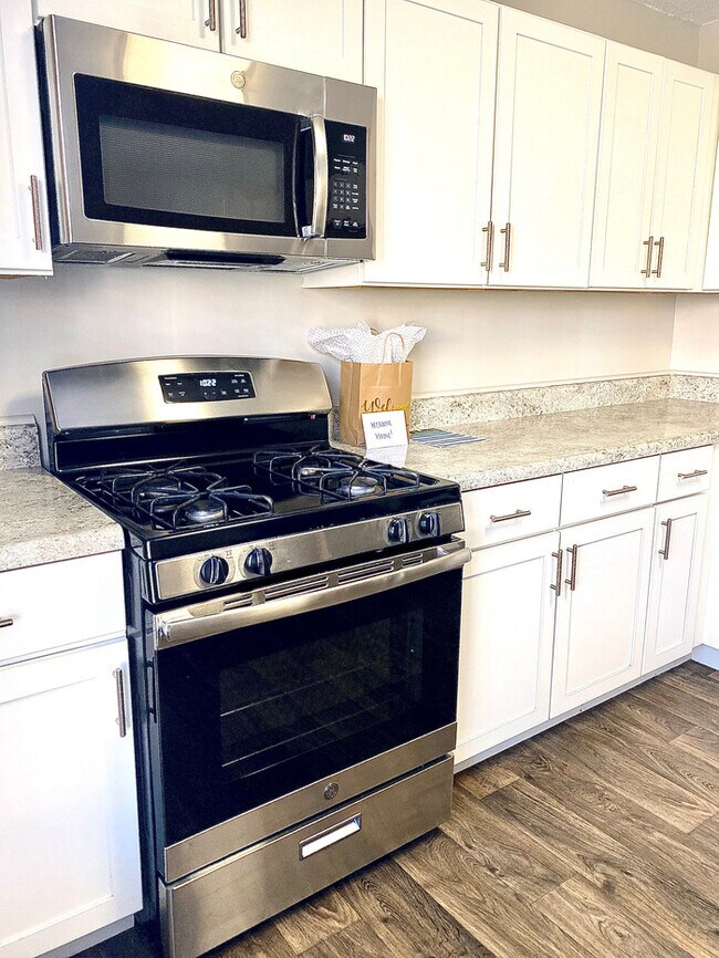 Building Photo - Beautifully Renovated Two Bedrooms