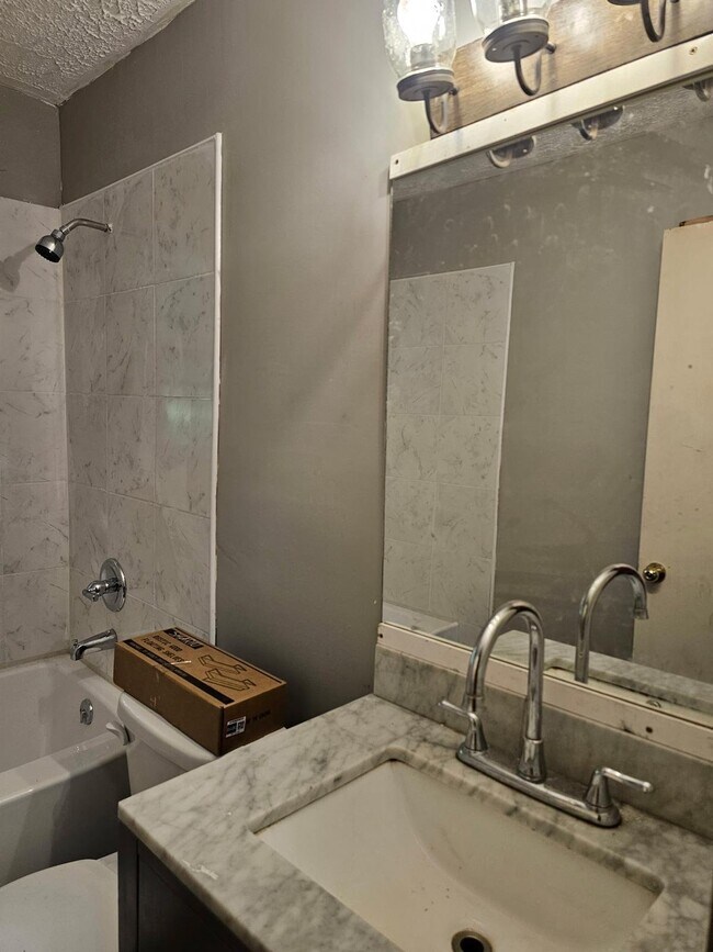 Foto del edificio - 107 Hillcrest Dr