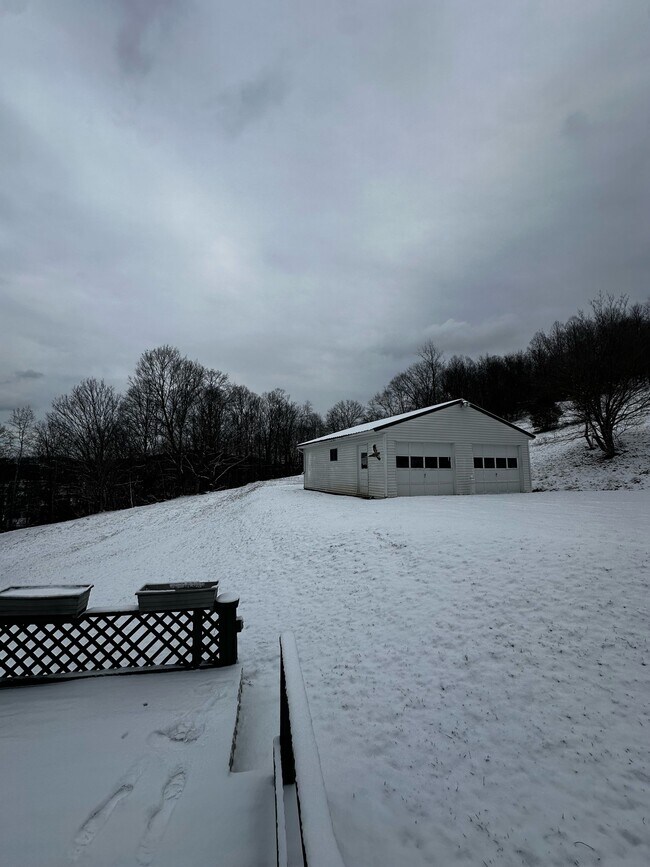 Foto del edificio - 223 Vinegar Hill Rd