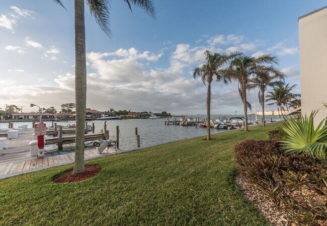 Foto del edificio - 1315 Bayshore Dr