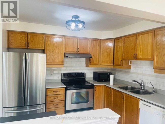 Building Photo - 20 Whiteface Crescent