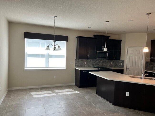 Building Photo - 2423 Fenetre Ln
