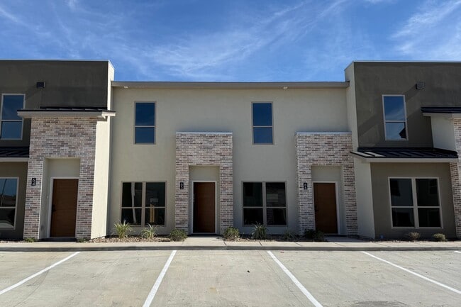 Building Photo - The Grove at Del Mar