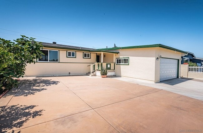 Building Photo - 7467 Bagdad St