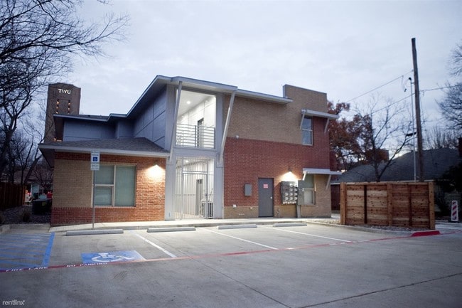 Building Photo - 1301 N Austin St