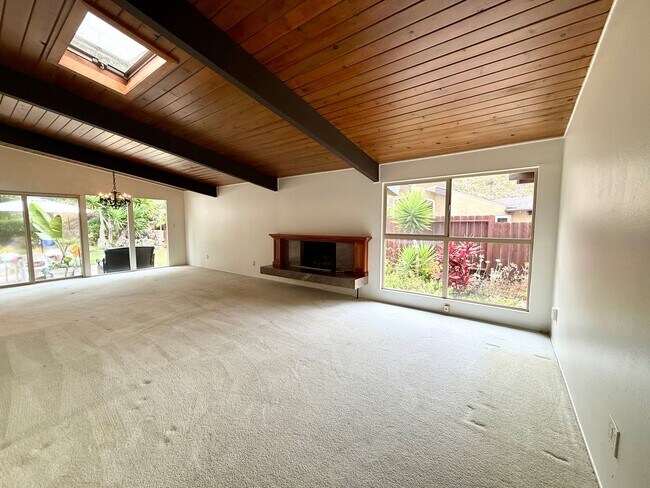 Foto del edificio - Bay Park Beauty | 3BD/2BA with Canyon Views & Lush Grounds