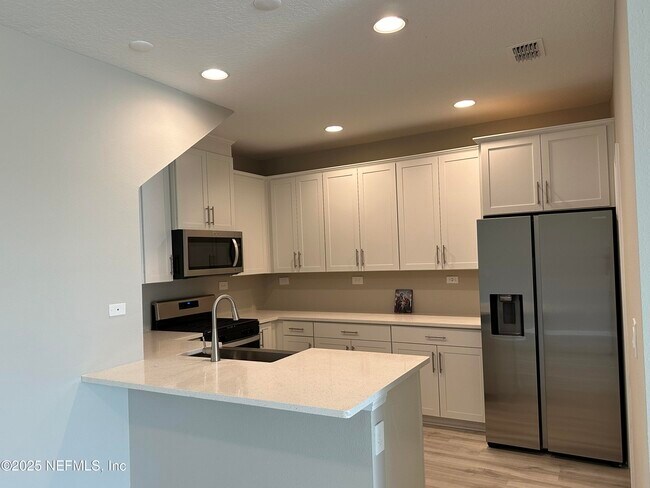 Building Photo - 609 Cherry Elm Dr