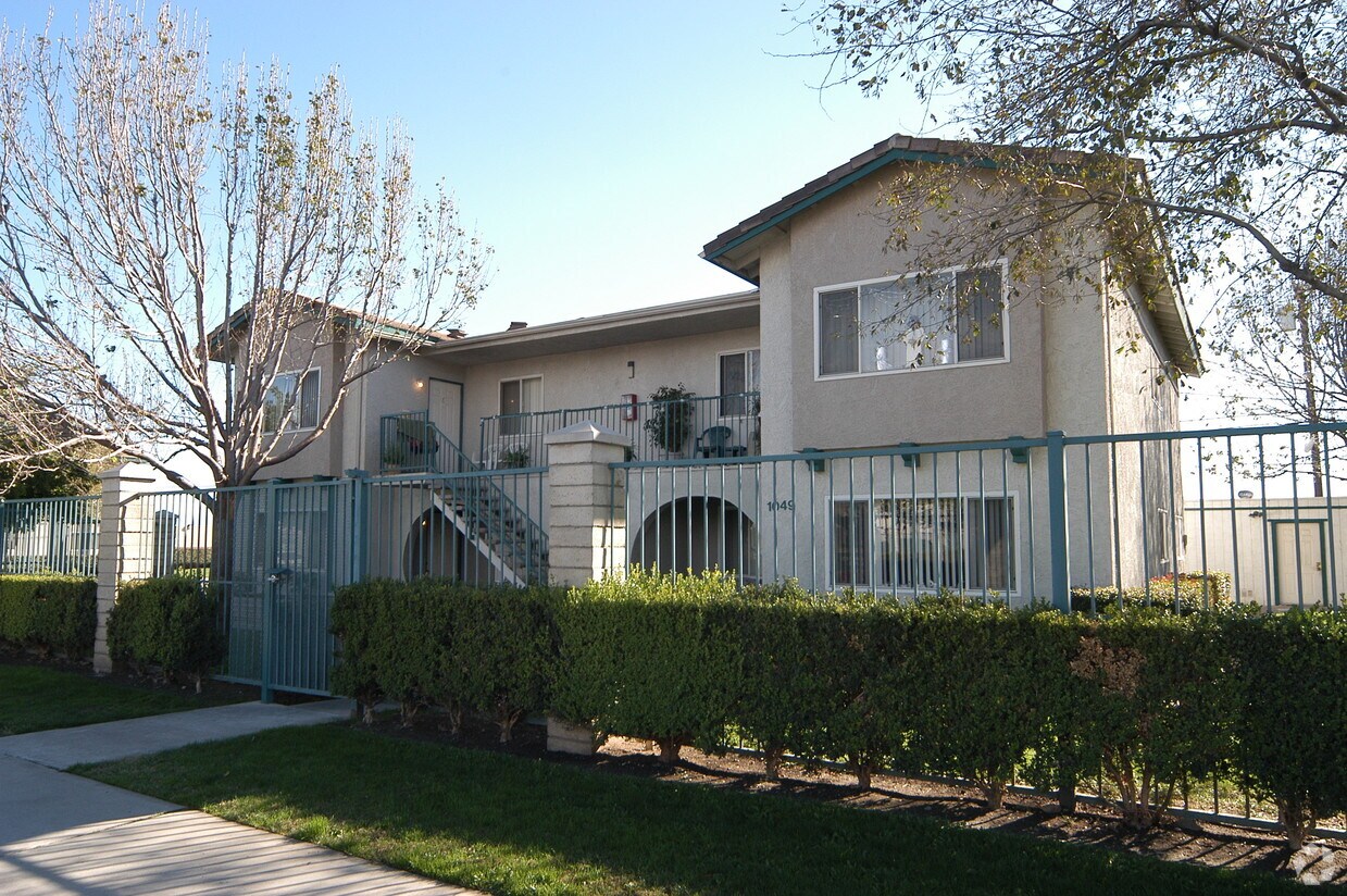 1049 W 2nd St, Rialto, CA 92376 Apartments in Rialto, CA