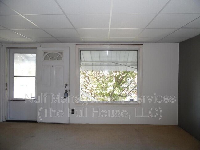 Building Photo - 2023 California Ave