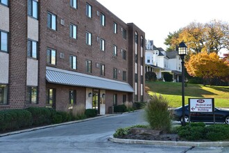 Building Photo - Parkwoode II