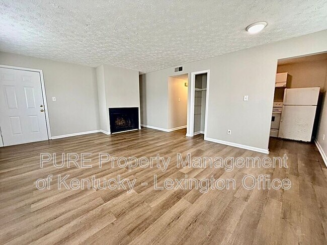 Foto del edificio - 3772 Camelot Dr