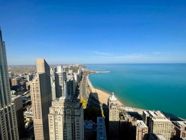 Foto del edificio - 175 E Delaware Pl