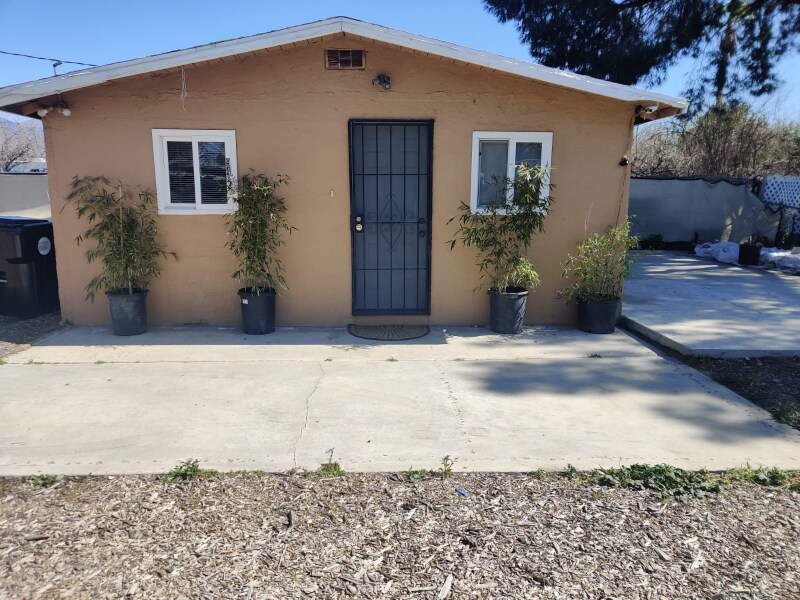 Foto principal - 949 E 3rd St