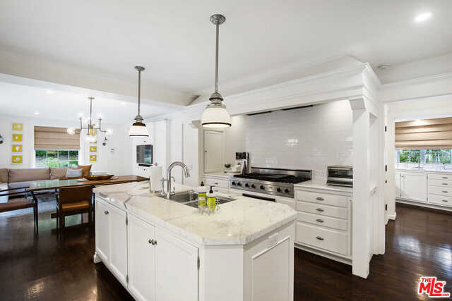 Building Photo - 10641 Lindbrook Dr