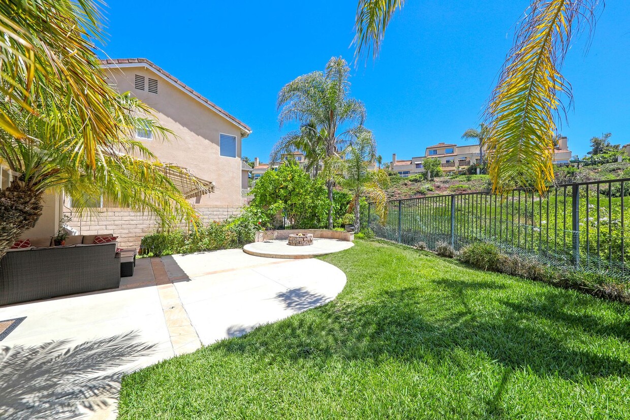 Foto del edificio - Stunning 5 Bed/3 Bath Home in Guard-Gated ...