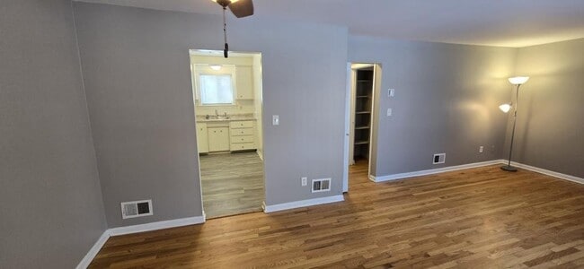 Building Photo - 7010 Town Ln