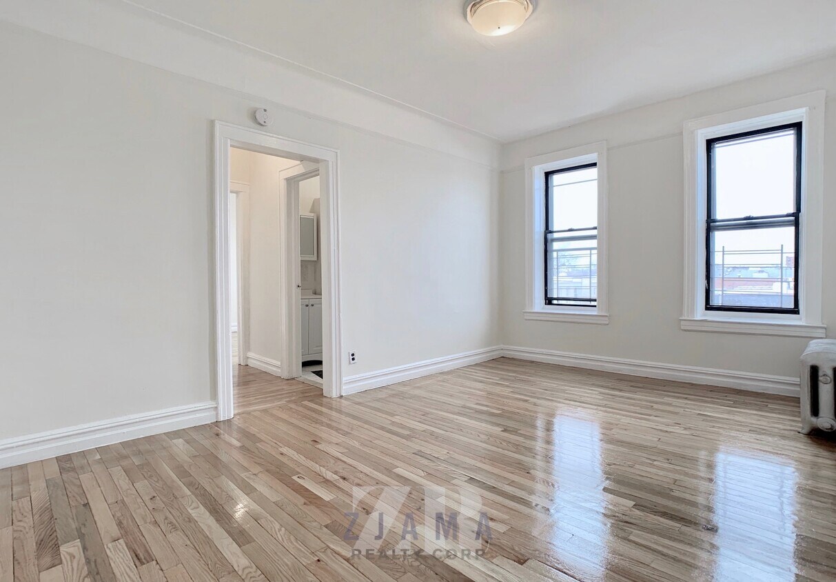 Primary Photo - 1080 Ovington Ave