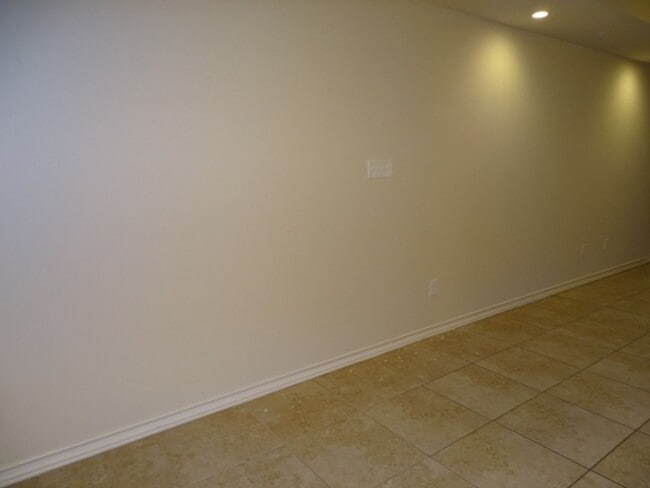 Building Photo - 6619 Arancione Ave