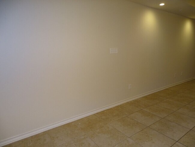 Foto del edificio - 6619 Arancione Ave