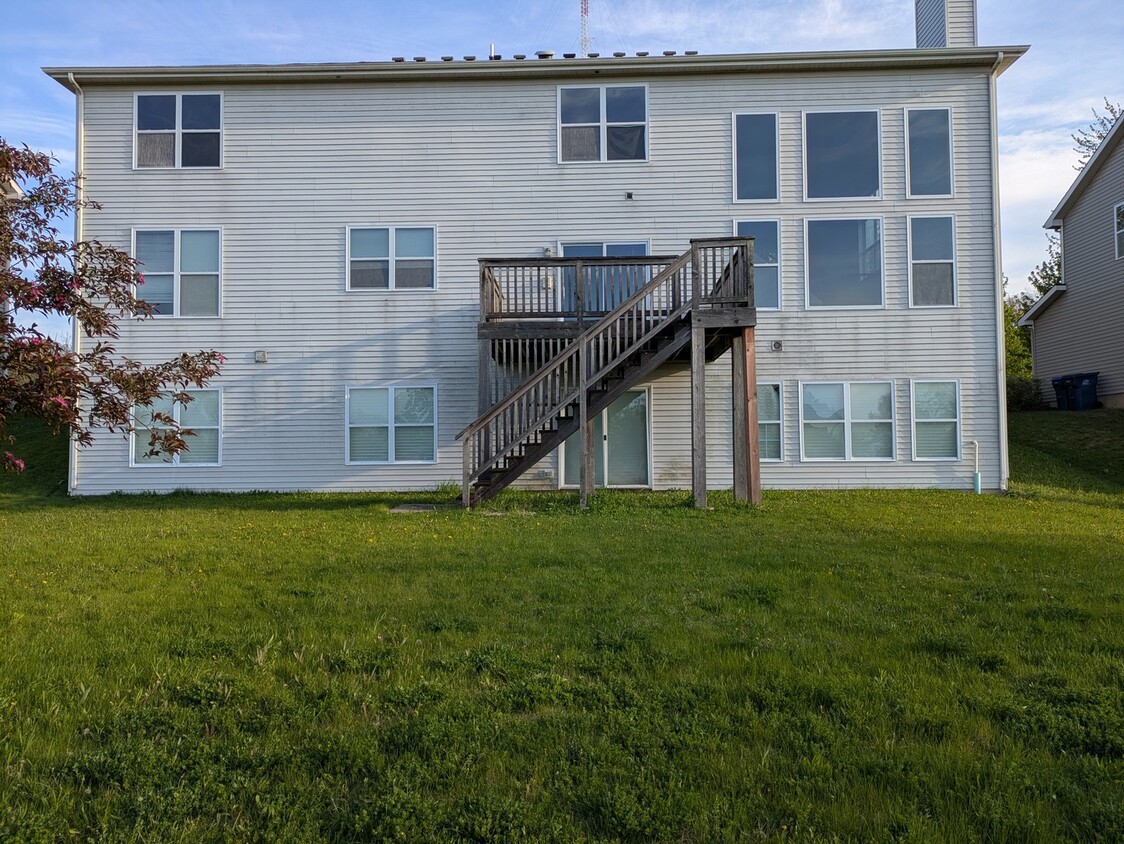 Foto del edificio - 447 Red Cedar Rd