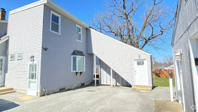 Building Photo - 304 Elsmere St