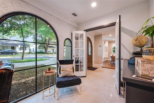 Foto del edificio - 3332 Milton Ave
